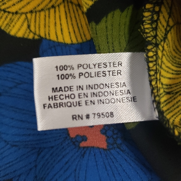 5/$12 Violet + Claire retro floral print bell sleeve top - Picture 10 of 11